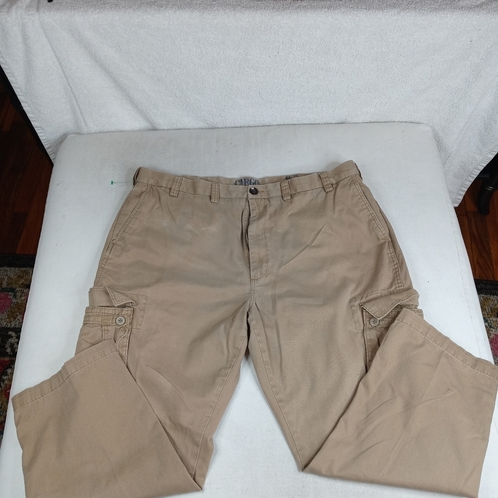 Roundtree & Yorke Men Size 44x29 Straight Fit Khak